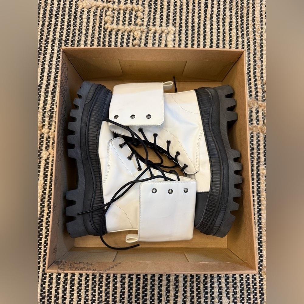 Free People Goldie Lug Sole Lace Up Boots NEW - Picture 5 of 11